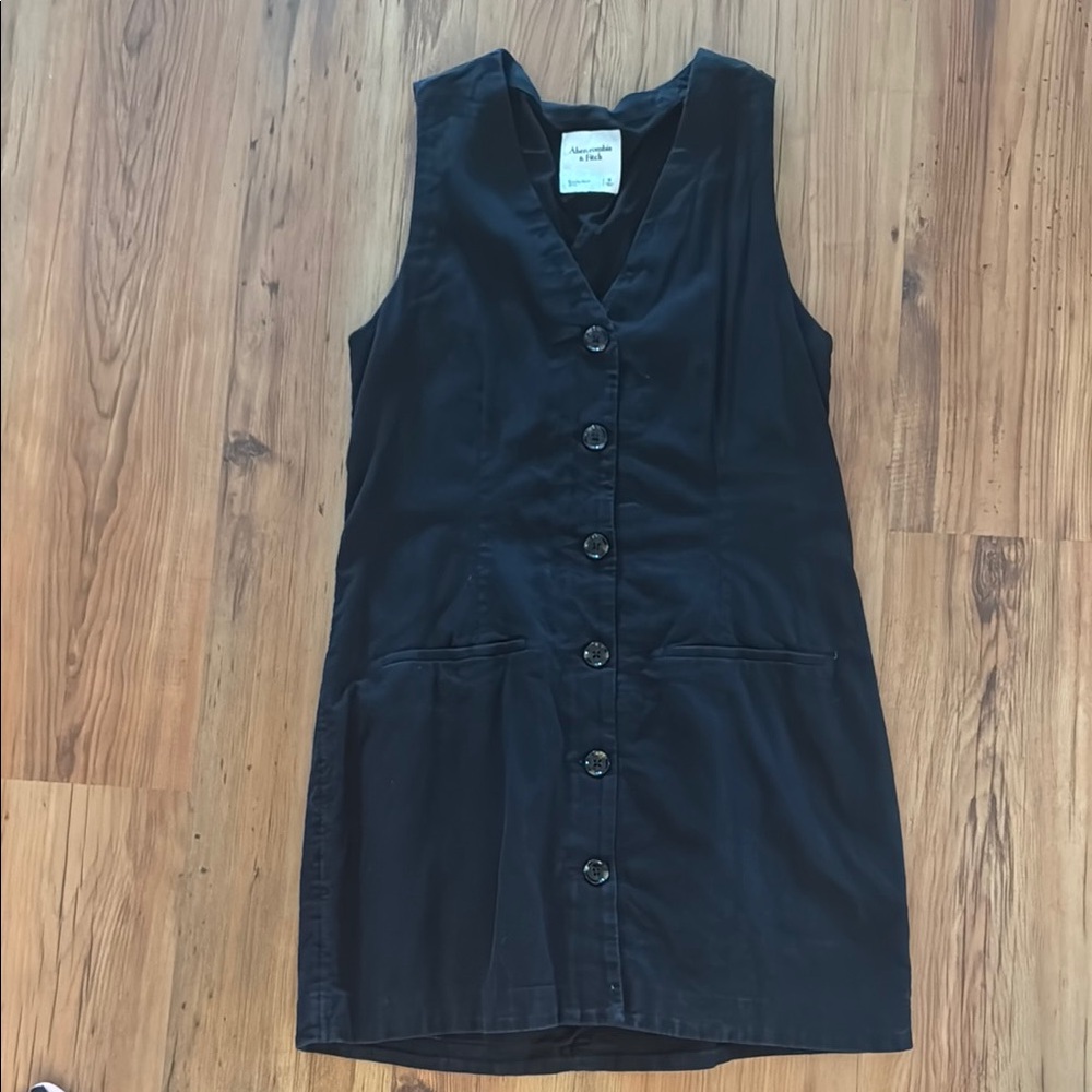 Black Sleeveless Button-Down Dress